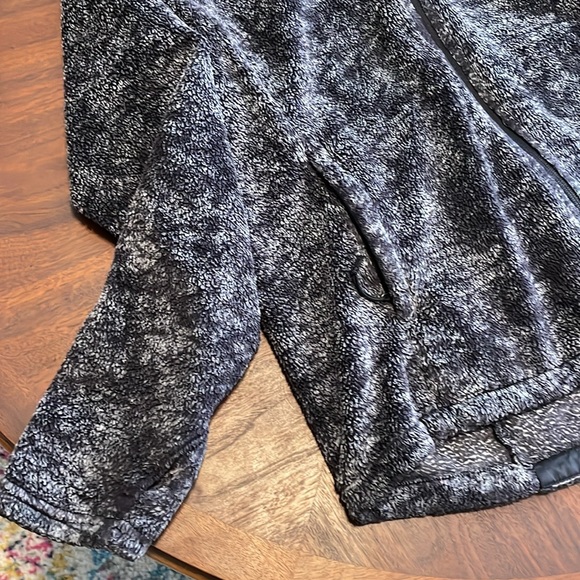 Large- The North Face Novelty Osito Jacket Women's - Picture 4 of 7